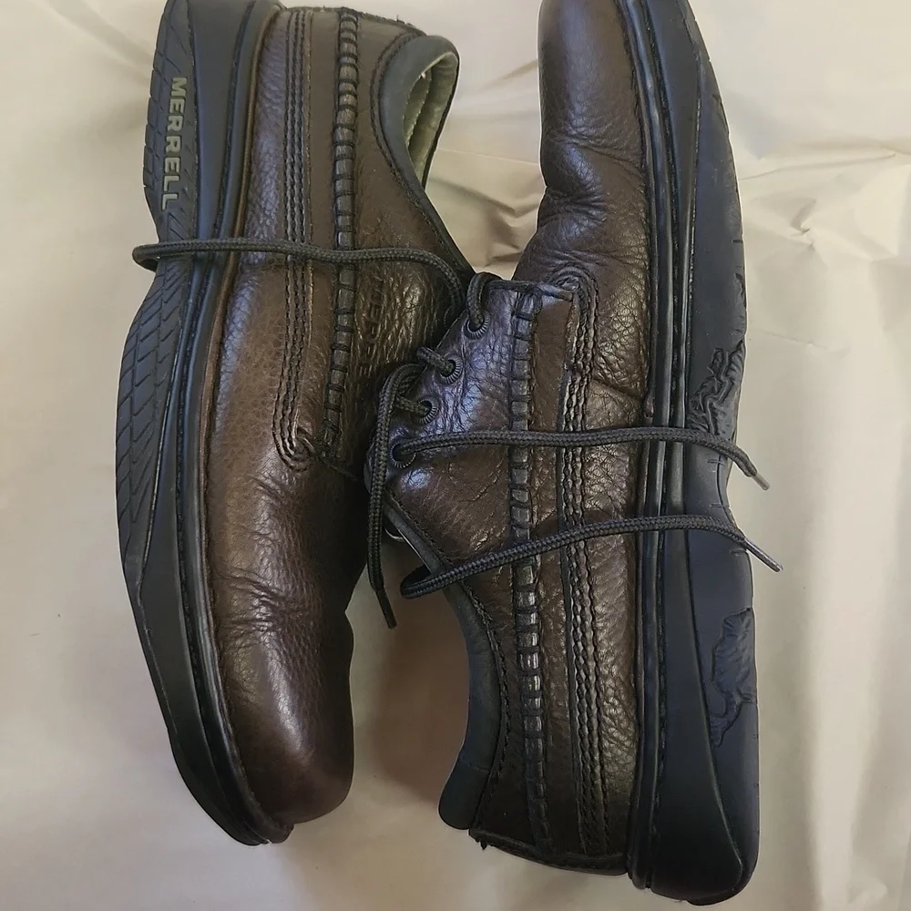 Merrell men's size 9 lace up brown EUC